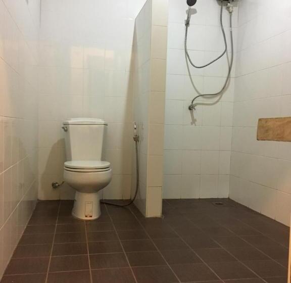 Quarto Estandar, Benjamin S Hut