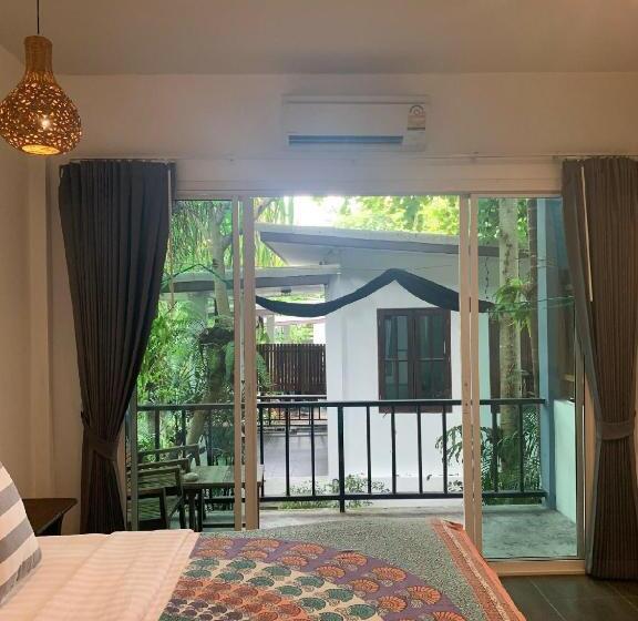 Quarto Estandar, Benjamin S Hut