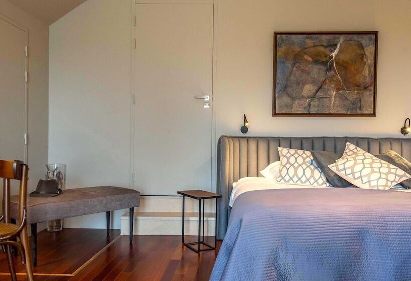 Quarto Deluxe, 5 Lasserre