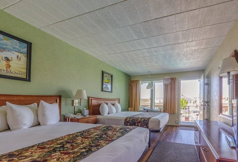 اتاق استاندارد با چشم‌انداز استخر, Marlane Motel