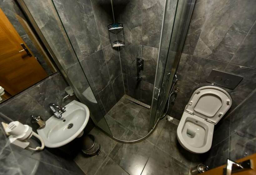 اتاق لوکس, Serah Residence