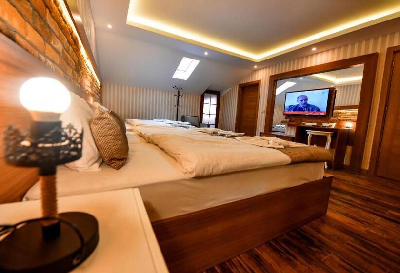 سوئیت با تخت بزرگ, Serah Residence