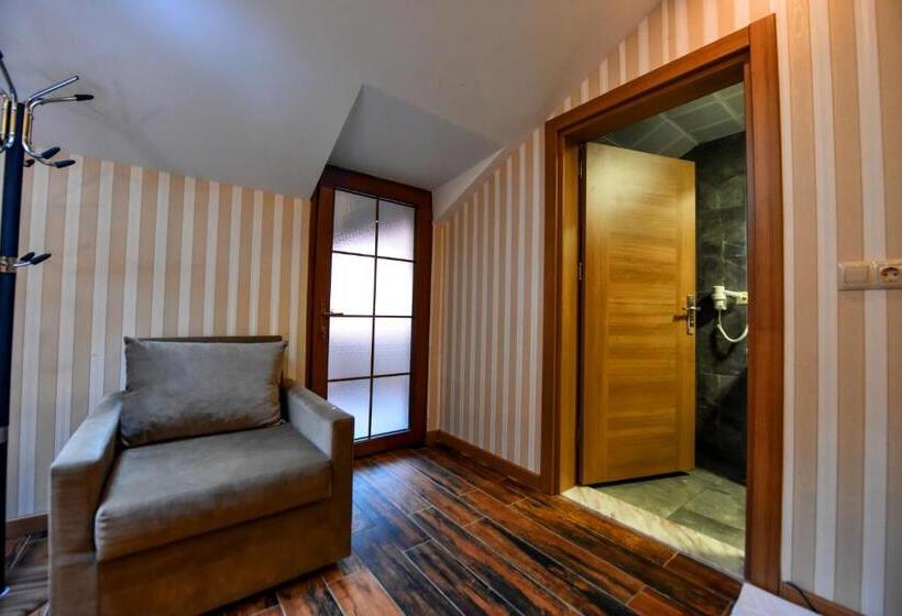 سوئیت با تخت بزرگ, Serah Residence