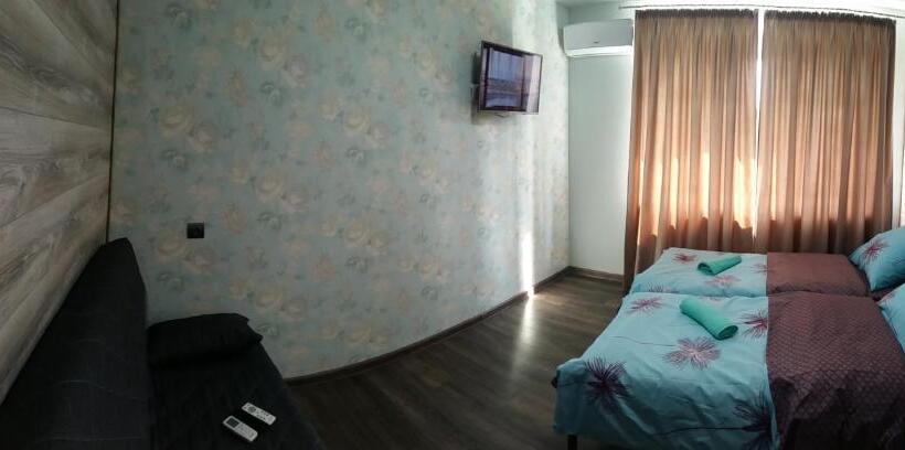آپارتمان 1 خوابه با چشم‌انداز باغ, Hostel Voyage