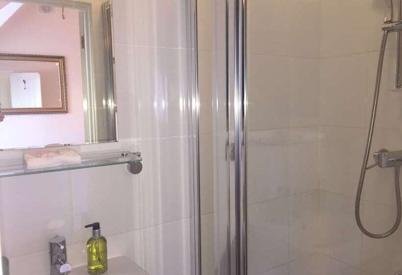 اتاق استاندارد, Shrubbery Guest House