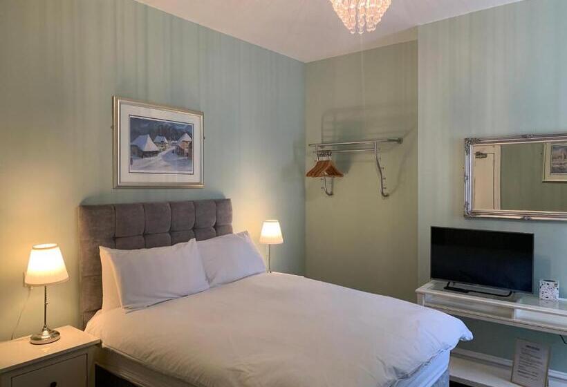 اتاق استاندارد سه نفره, Shrubbery Guest House