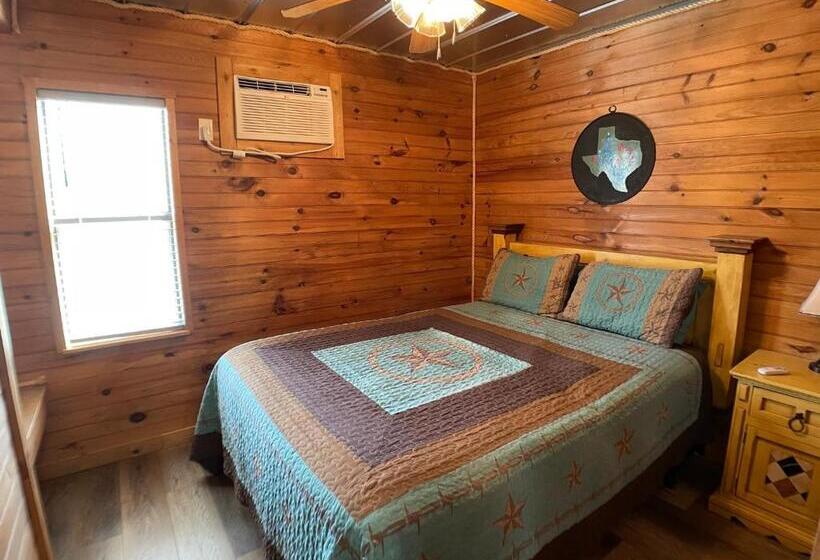 کلبه سوپریور, Walnut Canyon Cabins