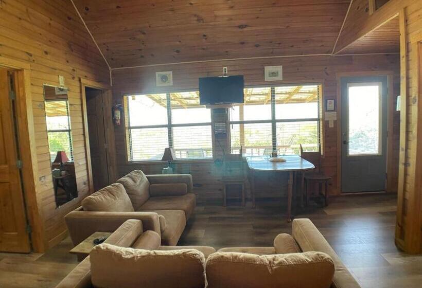 کلبه سوپریور, Walnut Canyon Cabins