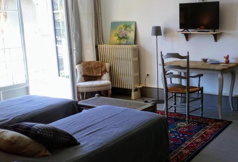 Номер Стандарт Вид на Сад, La Maison Jaffran, Suite En Ville