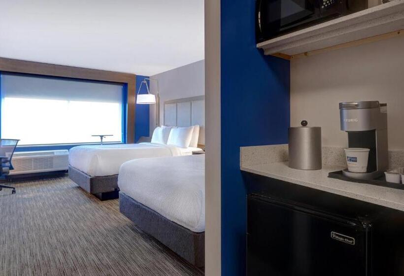 Номер Стандарт, Holiday Inn Express & Suites   Brighton, An Ihg