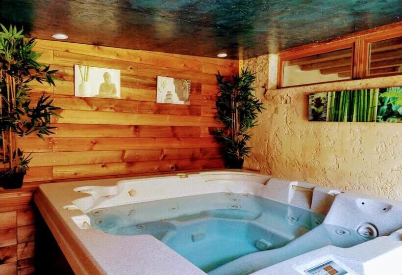 سوئیت با وان آب گرم, Studio Romantique Jacuzzi Ou Spa Balneo Privatif Et Jardin Au Temps Des Cerises La Ciotat