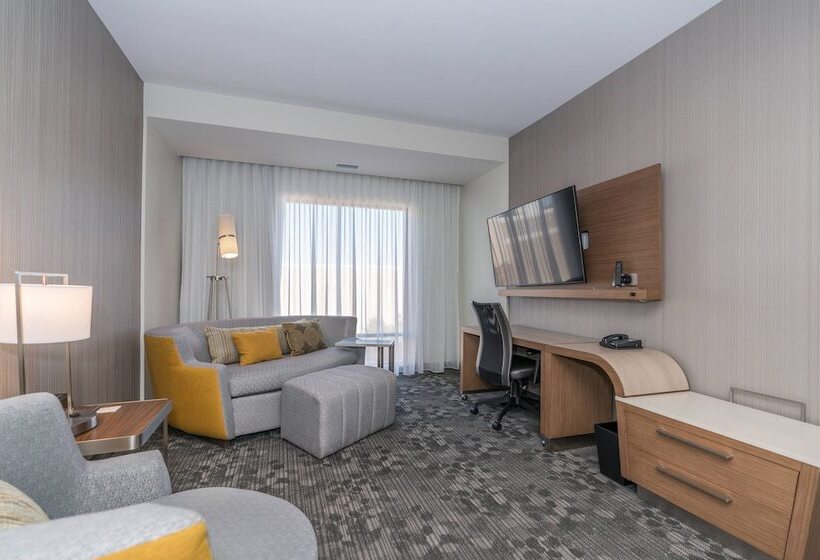 سوییت, Courtyard By Marriott West Springfield