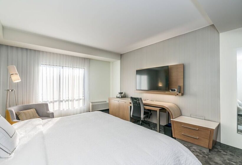 سوییت, Courtyard By Marriott West Springfield