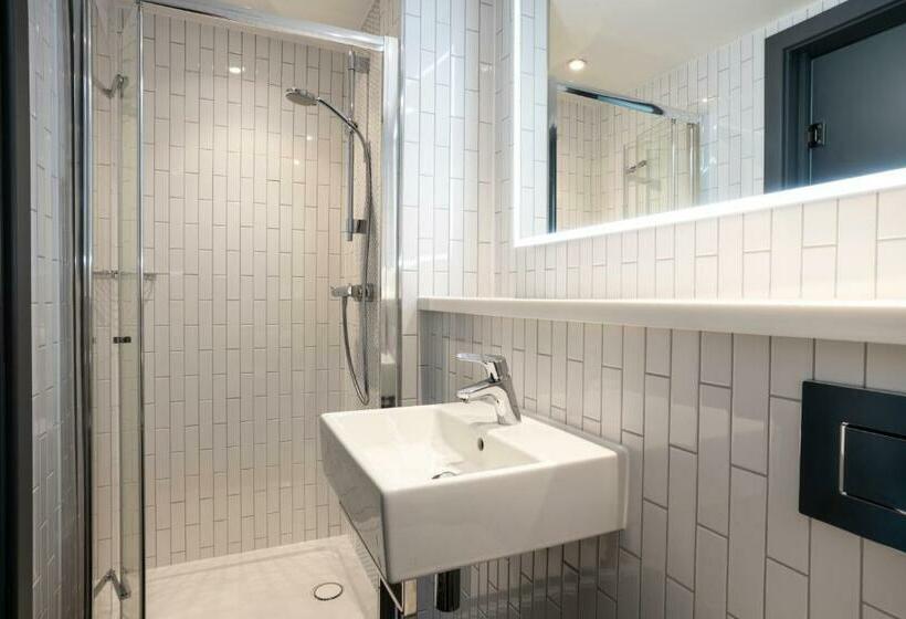 Номер Стандарт, Point A Hotel Edinburgh Haymarket