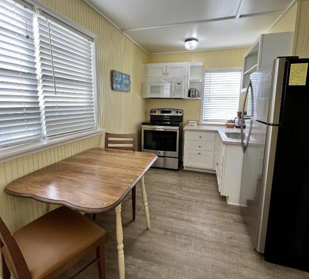 سوئیت با تخت بزرگ, Seashell Village Resort Near The Beach With Kitchens