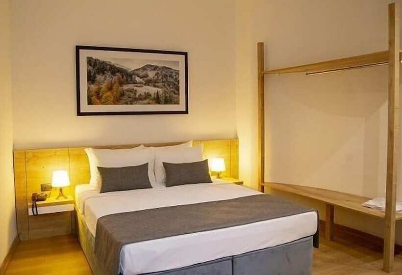 سوییت خانوادگی, Uzer Otel