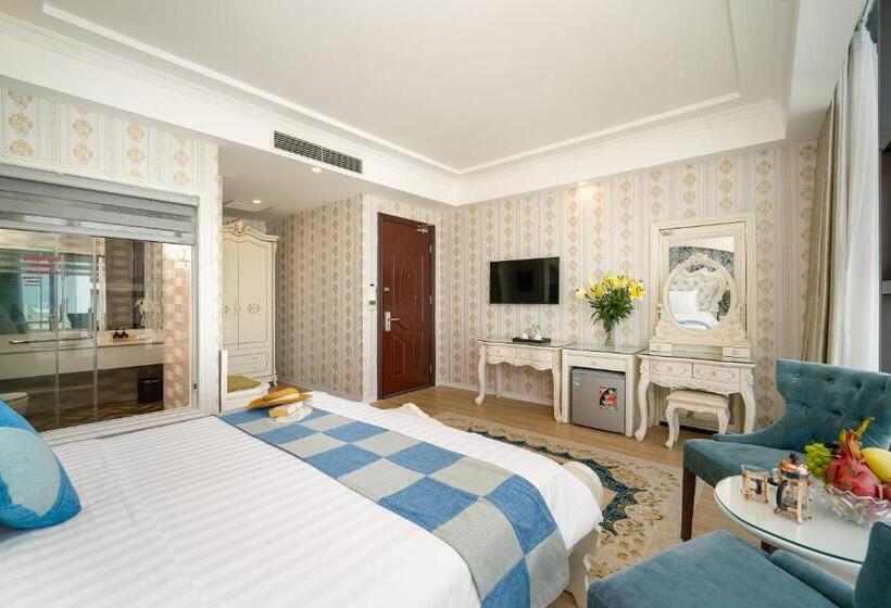 اتاق خانوادگی با چشم‌انداز جانبی دریا, Royal Beach Hotel By Thg