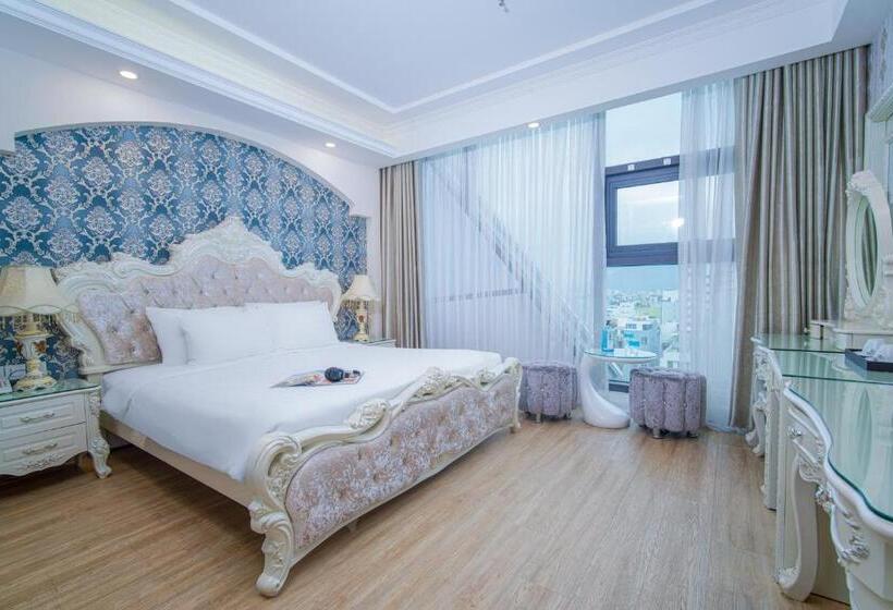 اتاق خانوادگی با چشم‌انداز جانبی دریا, Royal Beach Hotel By Thg