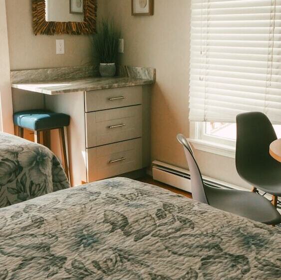 اتاق لوکس با چشم‌انداز دریا, Atlantic Motel
