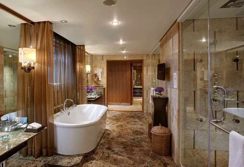 سوئیت پرزیدنت, Hilton Durban