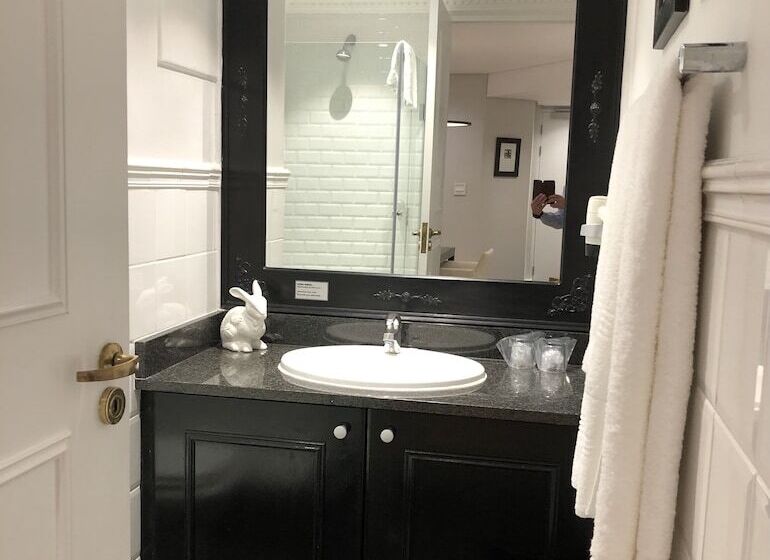 Апартаменты 3 Спальни, Romney Park Luxury Apartments