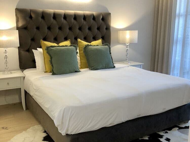 Апартаменты 3 Спальни, Romney Park Luxury Apartments