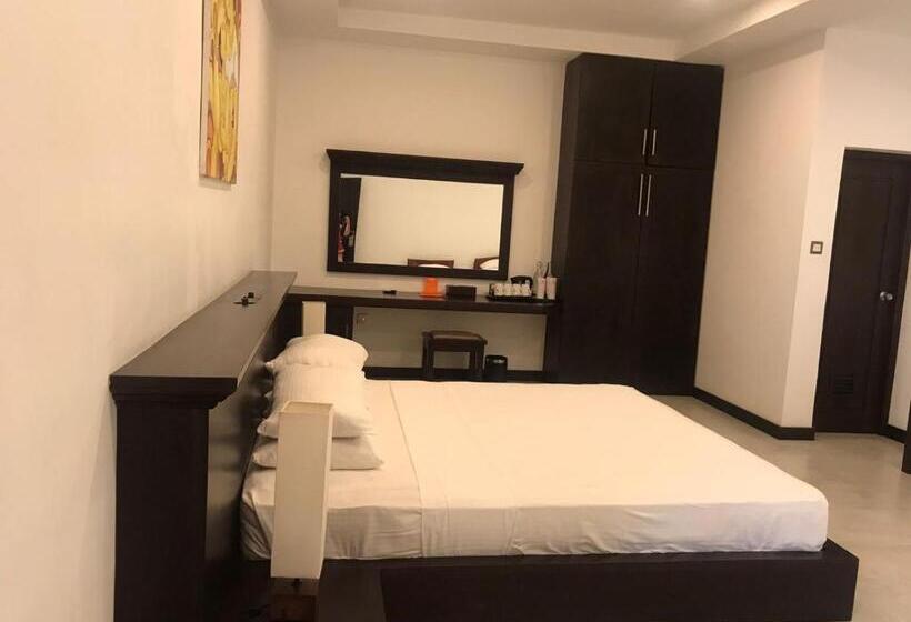 חדר סטנדרט לשלושה, Rajarata Hotel Anuradhapura