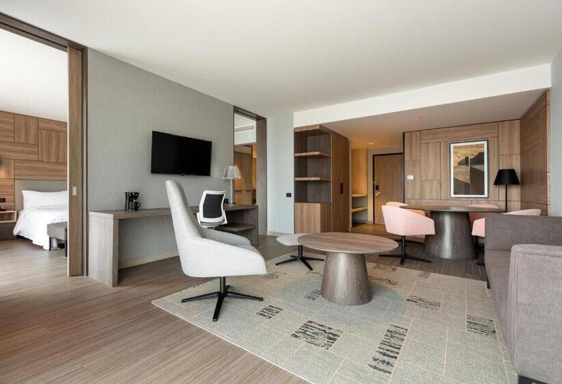 带大床的套房, Holiday Inn   Lima Miraflores, An Ihg