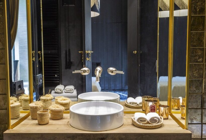 سوییت جونیور, Riad Tajania