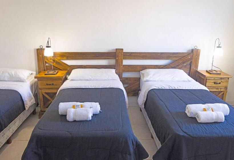 اتاق ساده سه‌ نفره, Tranqueras Lodge