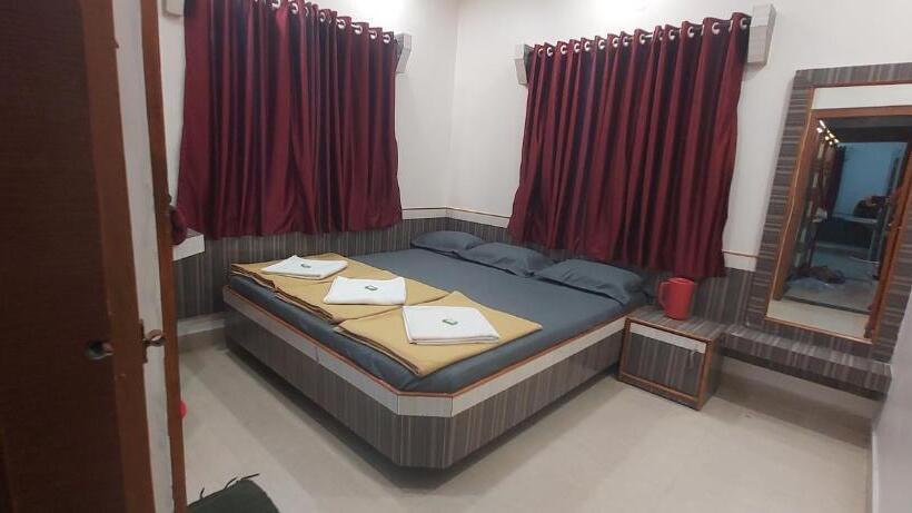 Номер Deluxe, Sai Raghunandan Guest House