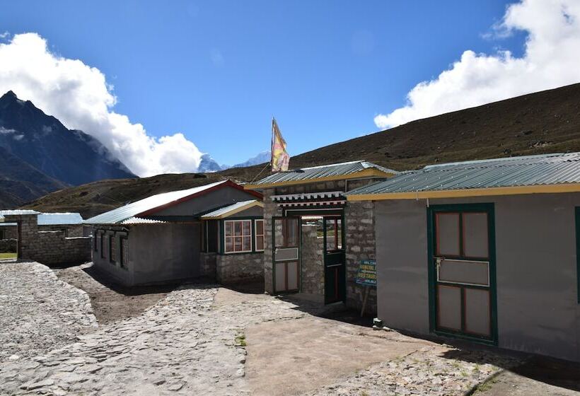 اتاق ساده سه‌ نفره, Machermo Lodge & Bakery