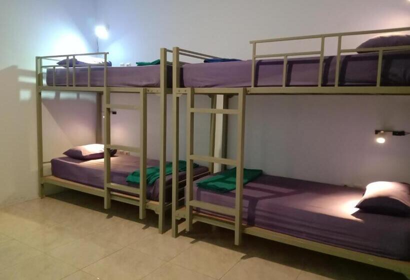 Кровать в Общей Комнате, Sentul Hostel