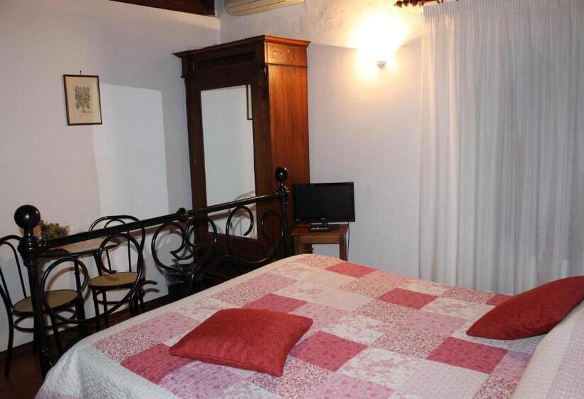 Номер Стандарт, A La Casa Dei Potenti