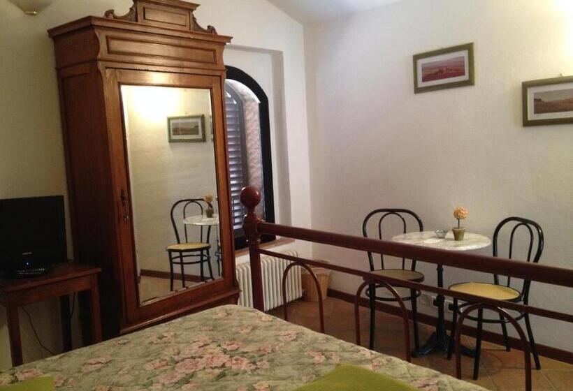 Номер Стандарт Вид на Город, A La Casa Dei Potenti
