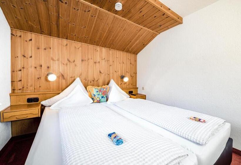 اتاق استاندارد با سرویس بهداشتی مشترک, Pension Der Steinbock   Das 300 Jahre Alte Bauernhaus   Tirol