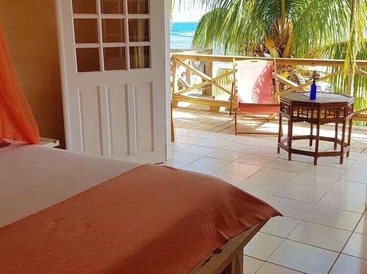 اتاق استاندارد با تخت دوبل و چشم‌انداز دریا, The Islander's Inn