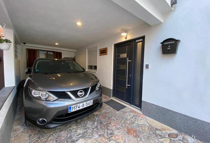 استودیوی استاندارد, Apartments & Rooms Mostar Story