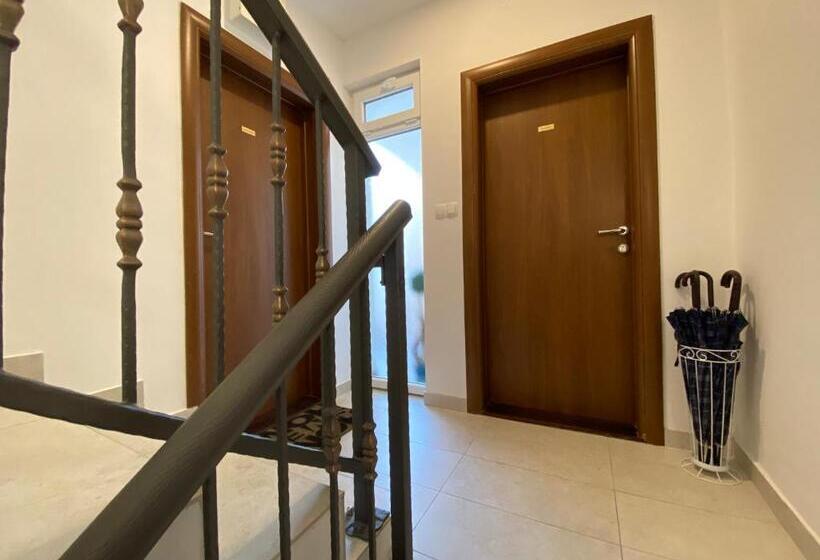 استودیوی استاندارد, Apartments & Rooms Mostar Story