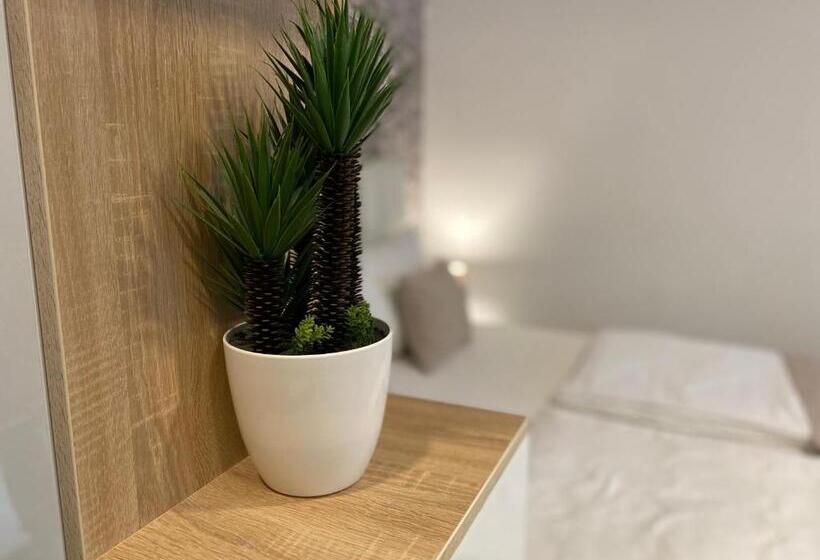 استودیوی استاندارد, Apartments & Rooms Mostar Story