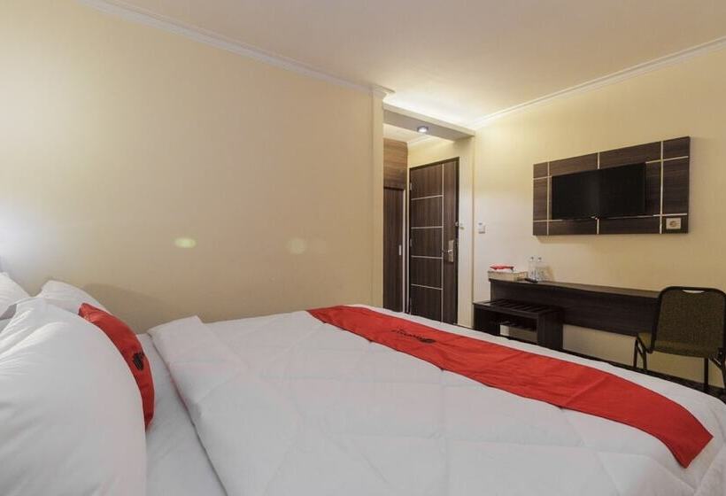 Номер Deluxe, Reddoorz Plus @ Boulevard Panakkukang