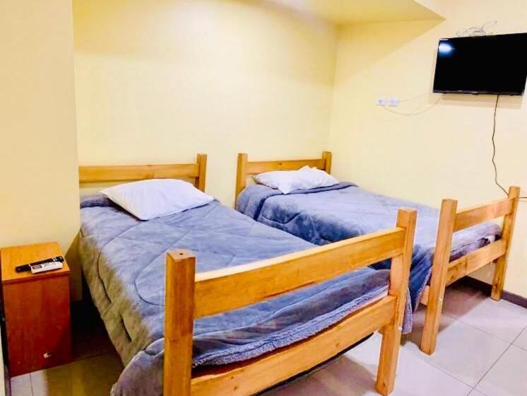 اتاق اکونومی, Blu Bascuñan