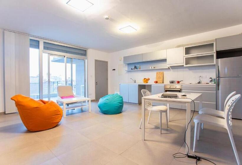 تختخواب در اتاق مشترک, Jedi Hub Hostel