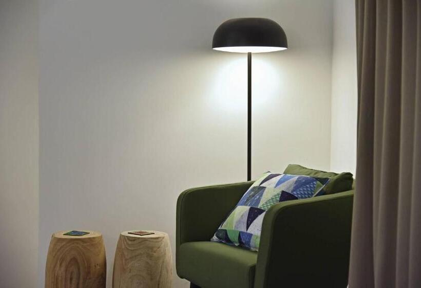 اتاق لوکس با چشم‌انداز دریا, Villa Pirreca