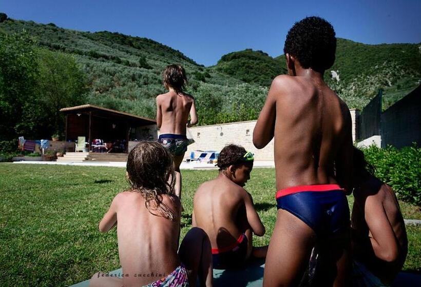Студия Стандарт, Agriturismo Monte Cologna
