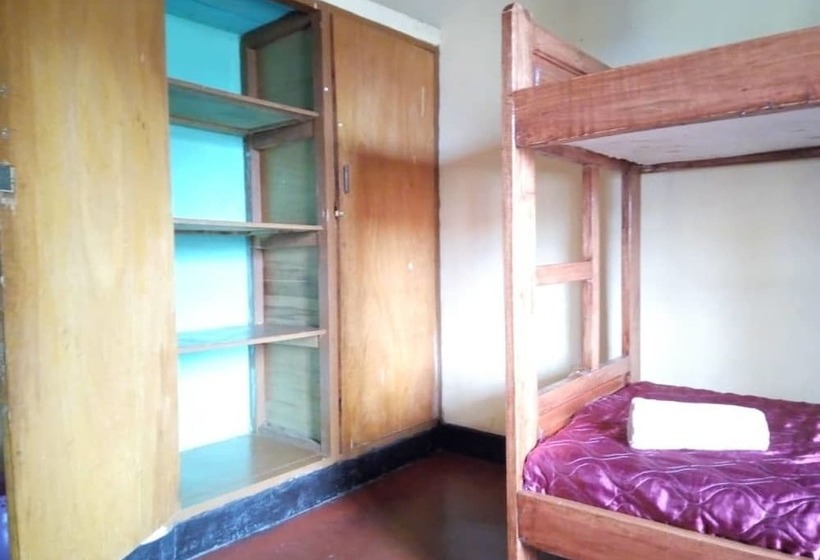تختخواب در اتاق مشترک, East Africa Amazon Guest House