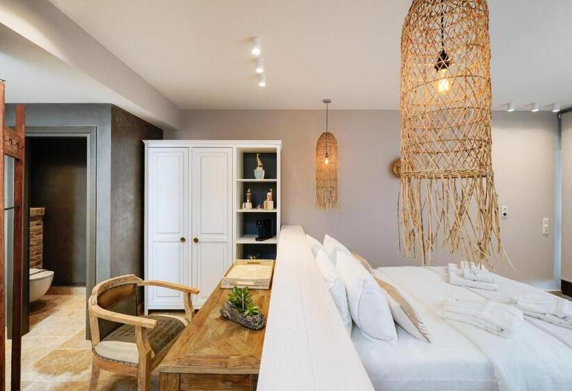 带按摩浴盆的套房, Agorastos Suites