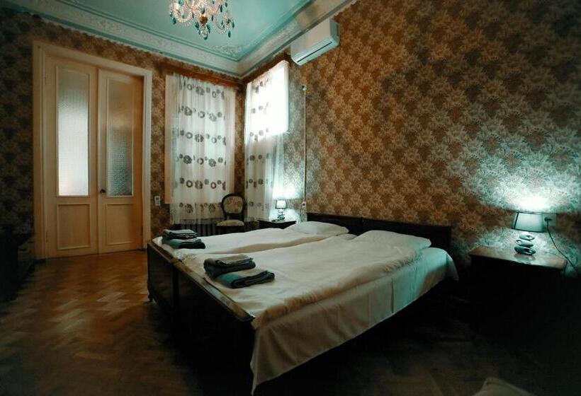 اتاق استاندارد با سرویس بهداشتی مشترک, Guest House Old Kutaisi