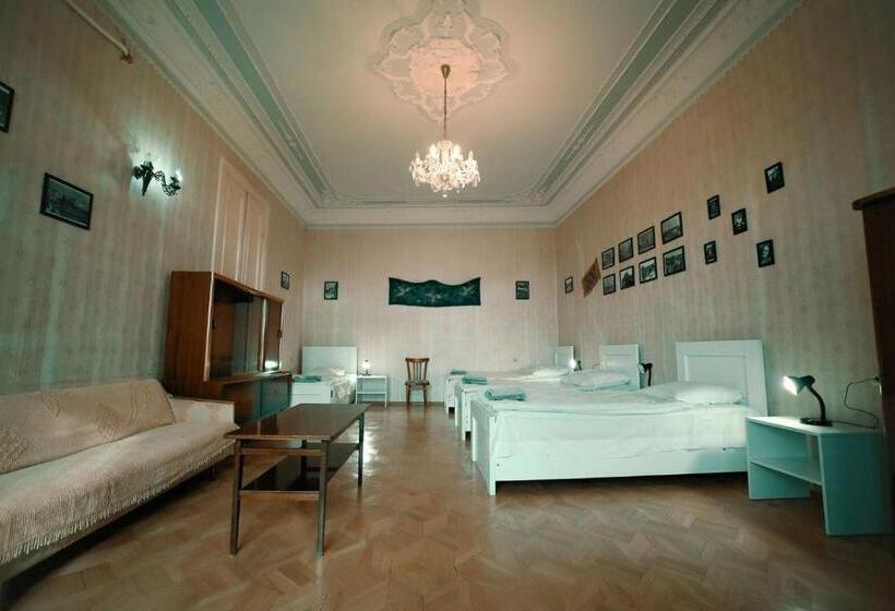 اتاق چهار تخته با دستشویی مشترک, Guest House Old Kutaisi