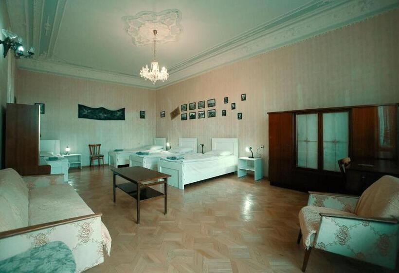 اتاق چهار تخته با دستشویی مشترک, Guest House Old Kutaisi